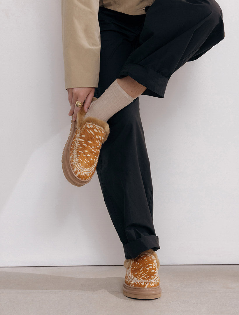 Jun 4.2. Slippers Deer Pony Natural