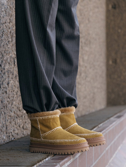 Nyali 4.0. Crochet Army Suede Natural
