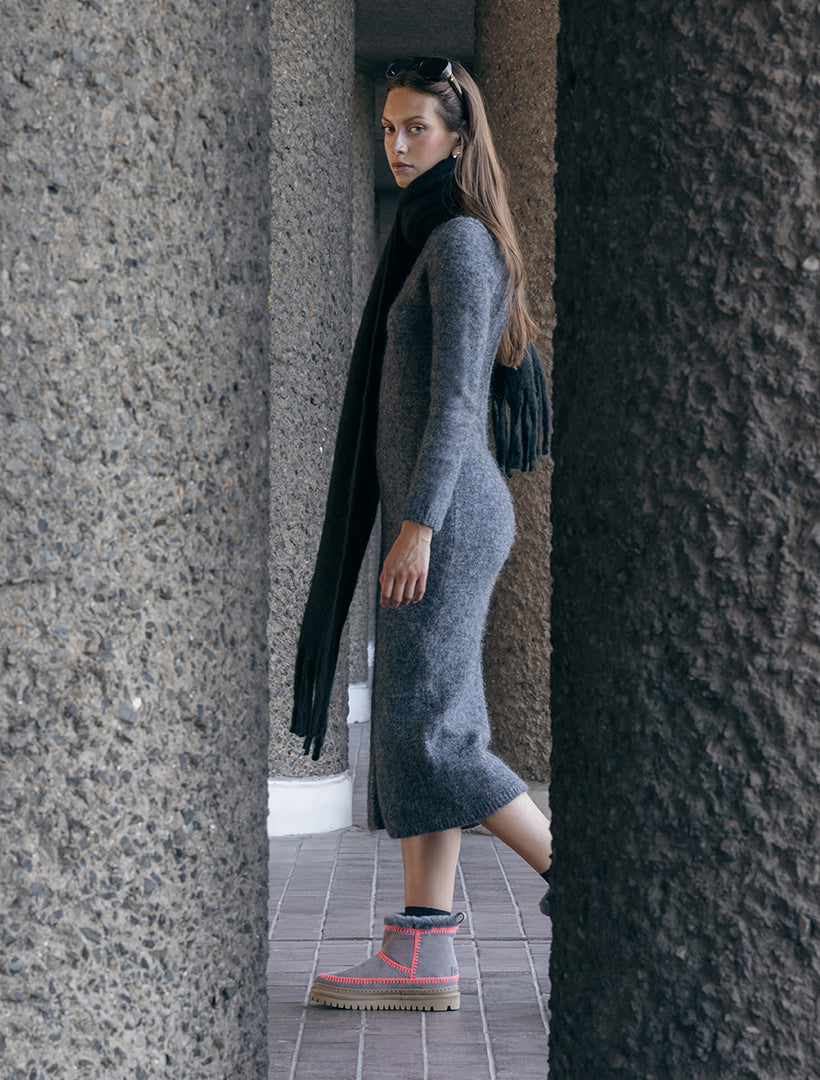 Nyali 4.0. Crochet Grey Suede Neon Pink