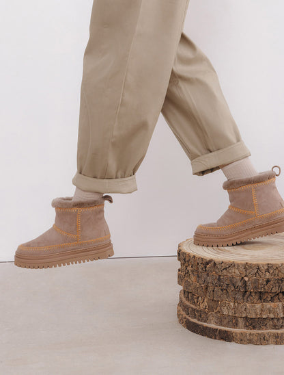 Nyali 4.0. Crochet Taupe Suede Peach