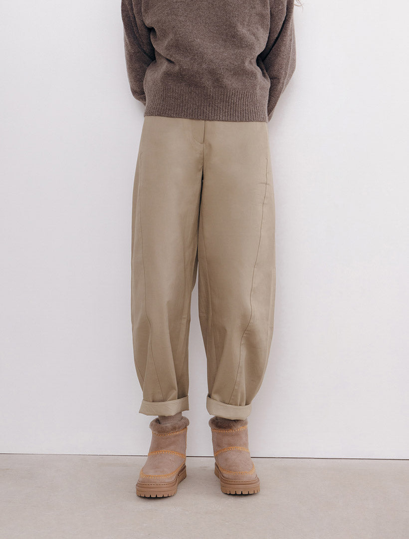 Nyali 4.0. Crochet Taupe Suede Peach