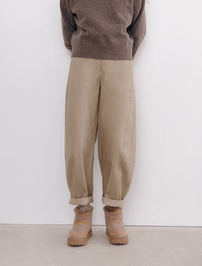 Nyali 4.0. Crochet Taupe Suede Peach