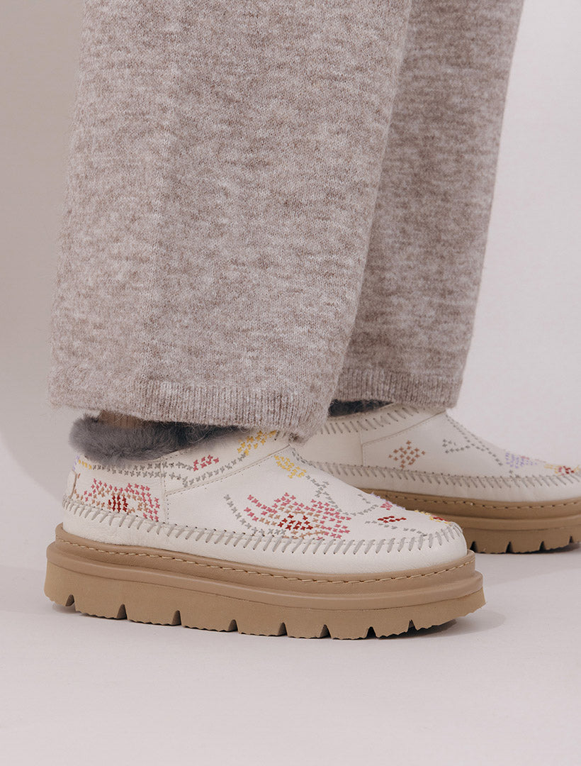 Nyali Micro 4.3. Folk Milk Leather Multi