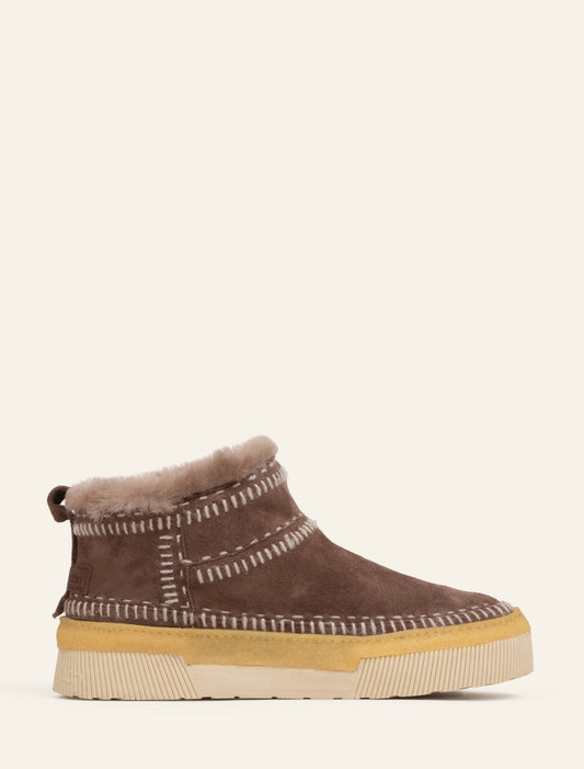 Ronan 6.0. Crochet Ankle Boot Choc Suede Wheat