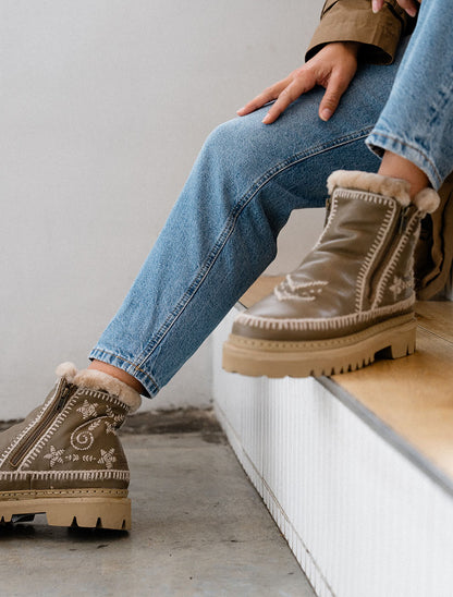 Setsu 3.0. Paisley Ankle Boot Otter Leather Wheat