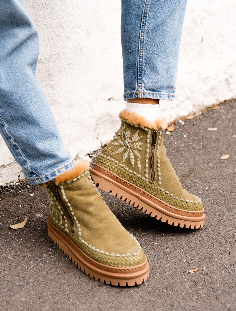 Setsu 4.0. Floral Ankle Boot Fern Suede Olive