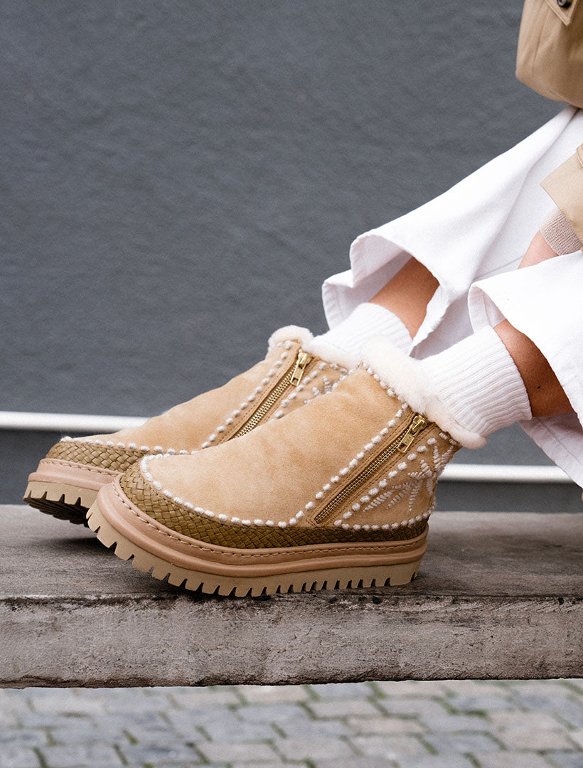 Setsu 4.0. Floral Ankle Boot Saffron Suede Natural