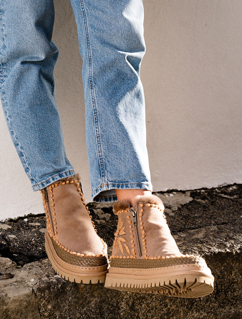 Setsu 4.0. Floral Ankle Boot Taupe Suede Peach