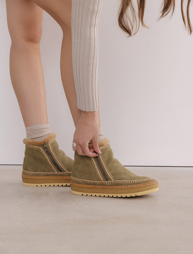Setsu Wedge Crochet Fern Suede Beige
