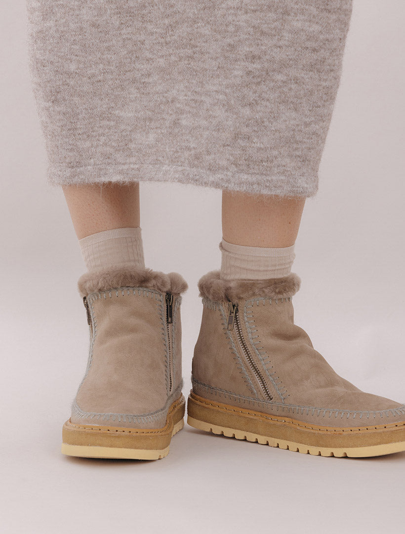 Setsu Wedge Crochet Otter Suede Grey