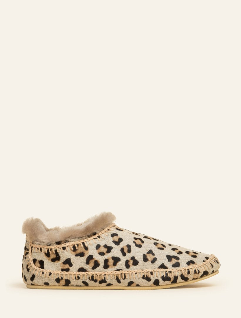 Slip on leopard slipper boots with beige crochet detailing.